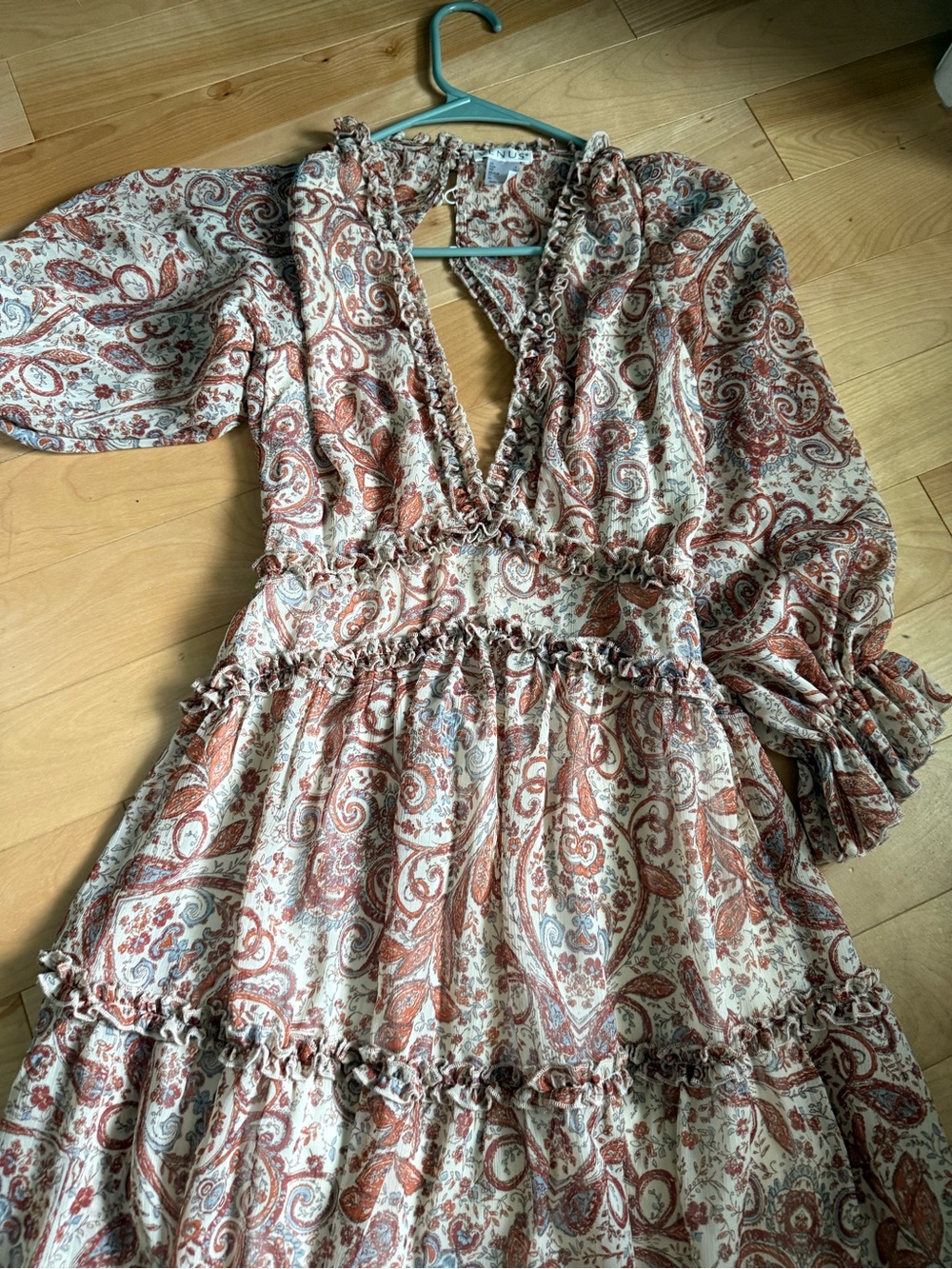 Ruffled V-Neck Paisley Mini Dress in Rust VENUS small 4 *see flaws in pic - Picture 3 of 6